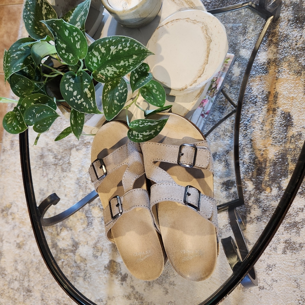 DAYNA TAN SUEDE DANSKO SANDAL